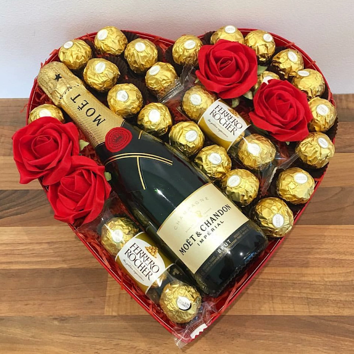 Luxury Gift - Moet, Ferrero Rocher and roses...